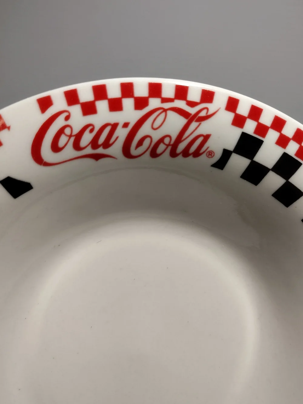 Set of 4 Gibson Coca-Cola 1996 8-inch Soup Salad Bowls Black Red White Checkered
